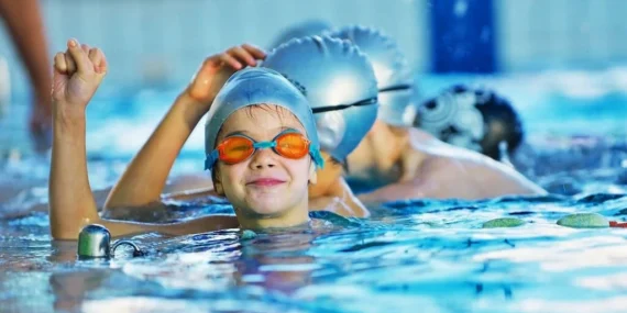 Odunpazarı Belediyesi’nden Çocuk ve Yetişkinlere Yüzme Eğitimi