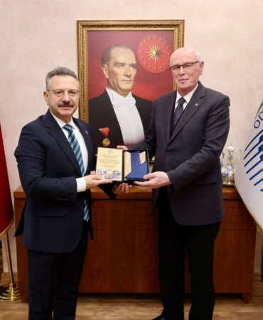 Vali Aksoy’dan Başkan Kurt’a veda ziyareti