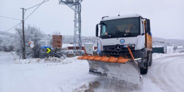 Büyükşehirden karla mücadelede aralıksız mesai