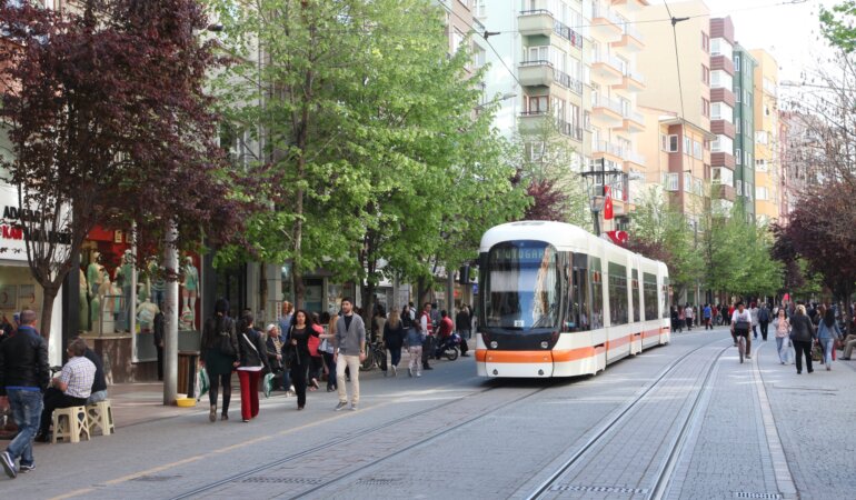 Tramvay kullananlar bu tarihe dikkat! 35 düzeltme - hafta sonu aöf sinavlari i̇çi̇n ulaşimda düzenleme (2)