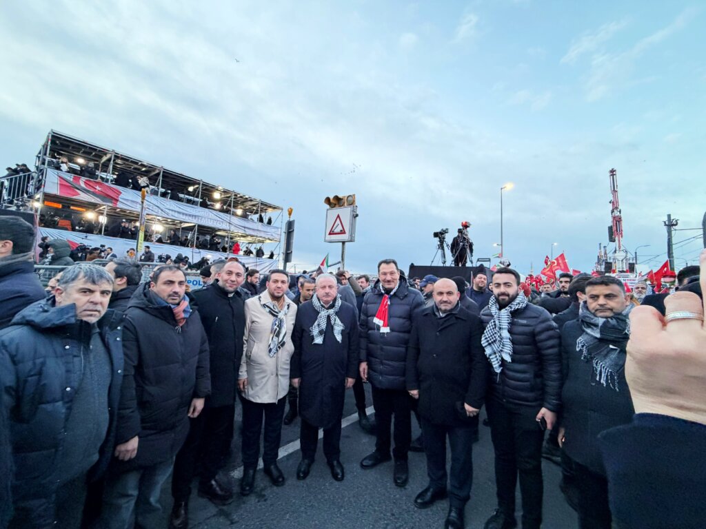 Gürhan Albayrak Filistin’e destek için Galata Köprüsü’nde