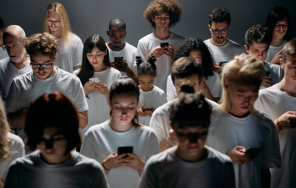 Bakan Göktaş Açıkladı: 15 Yaşından Küçüklere Sosyal Medya Kapanıyor mu?