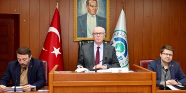 Kazım Kurt: “Eleştiriye tahammülü olmayan kişi ‘Demokrasiyi savunuyorum’ diyerek ortaya çıkmamalıdır”