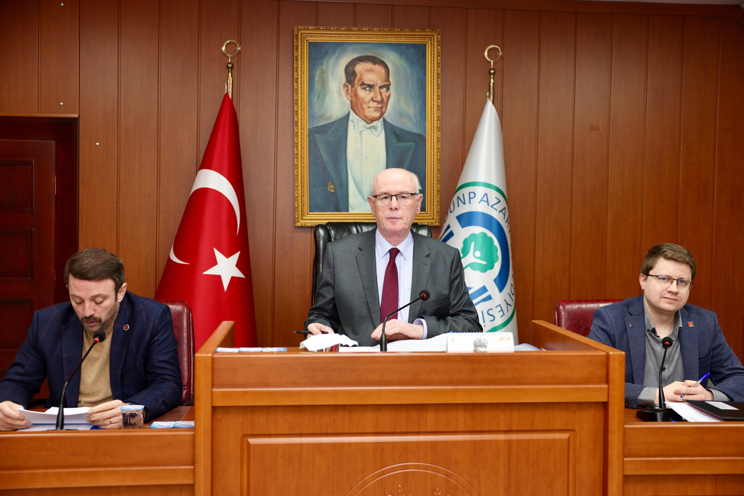 Kazım Kurt: “Eleştiriye tahammülü olmayan kişi ‘Demokrasiyi savunuyorum’ diyerek ortaya çıkmamalıdır”