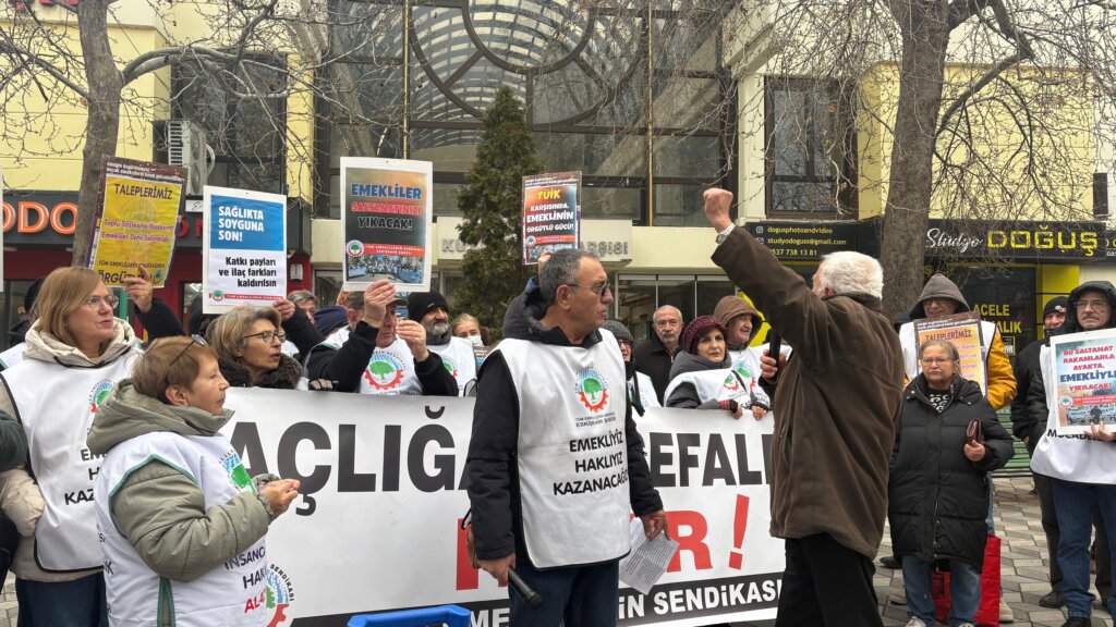 Eskişehir’de emekliler eylemlere devam ediyor: “Sadaka istemiyoruz, hakkımız olanı istiyoruz”
