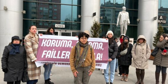 Eskişehir Demokratik Kadın Platformu: “Başlatılan yargı sürecinin ilk duruşmasını takip etmek için bugün kadınlar olarak buradayız”