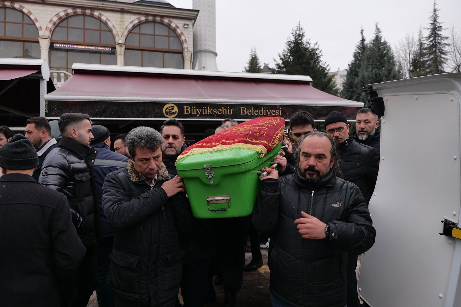 AK Parti Eskişehir İl Başkanı Gürhan Albayrak’ın acı günü 5 AK Parti Eskişehir İl Başkanı Gürhan Albayrak’ın acı günü