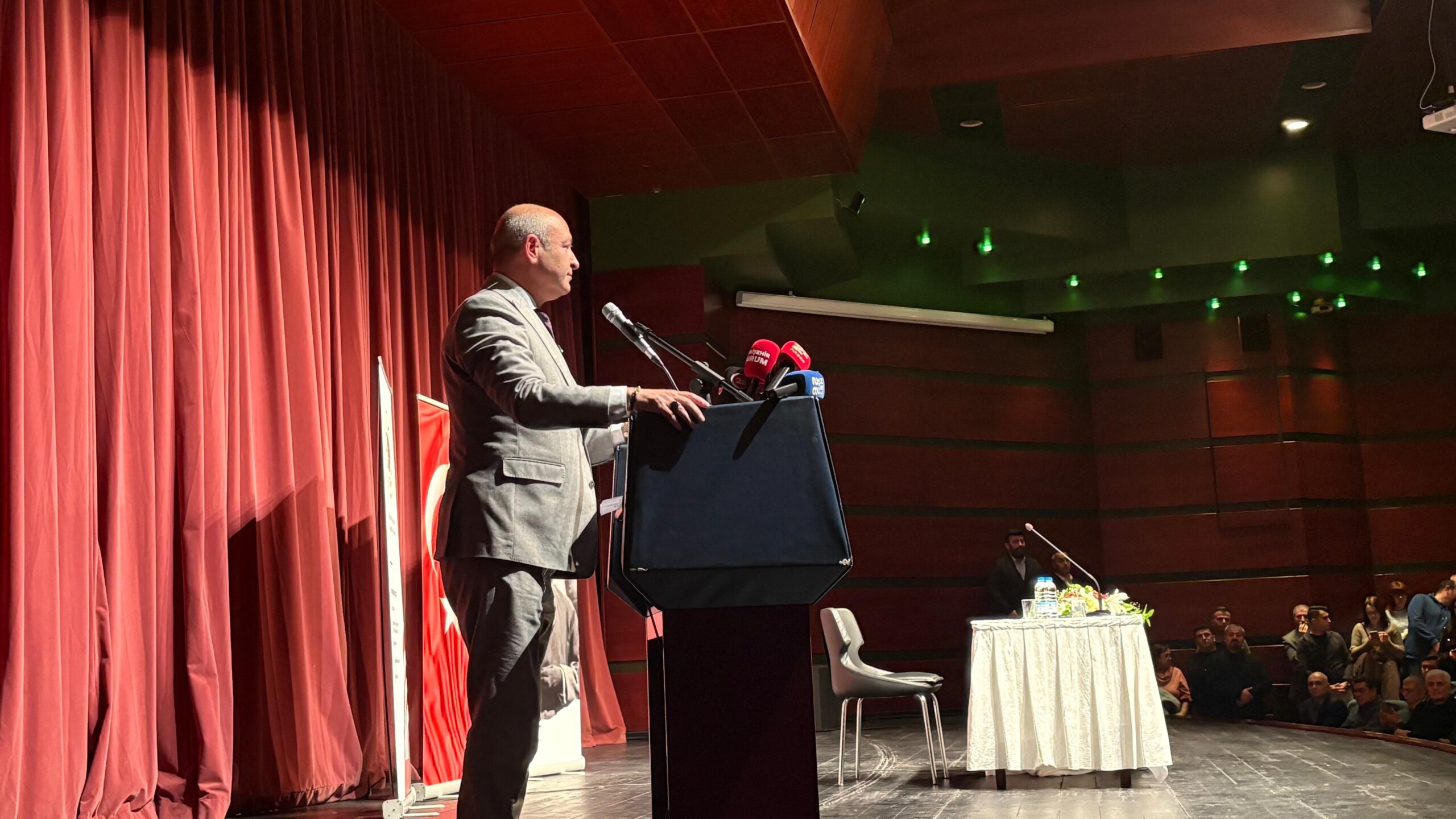 Zülfü Livaneli Eskişehir’e geldi: Vakıf Başkanı Ufuk Uysal süreci anlattı