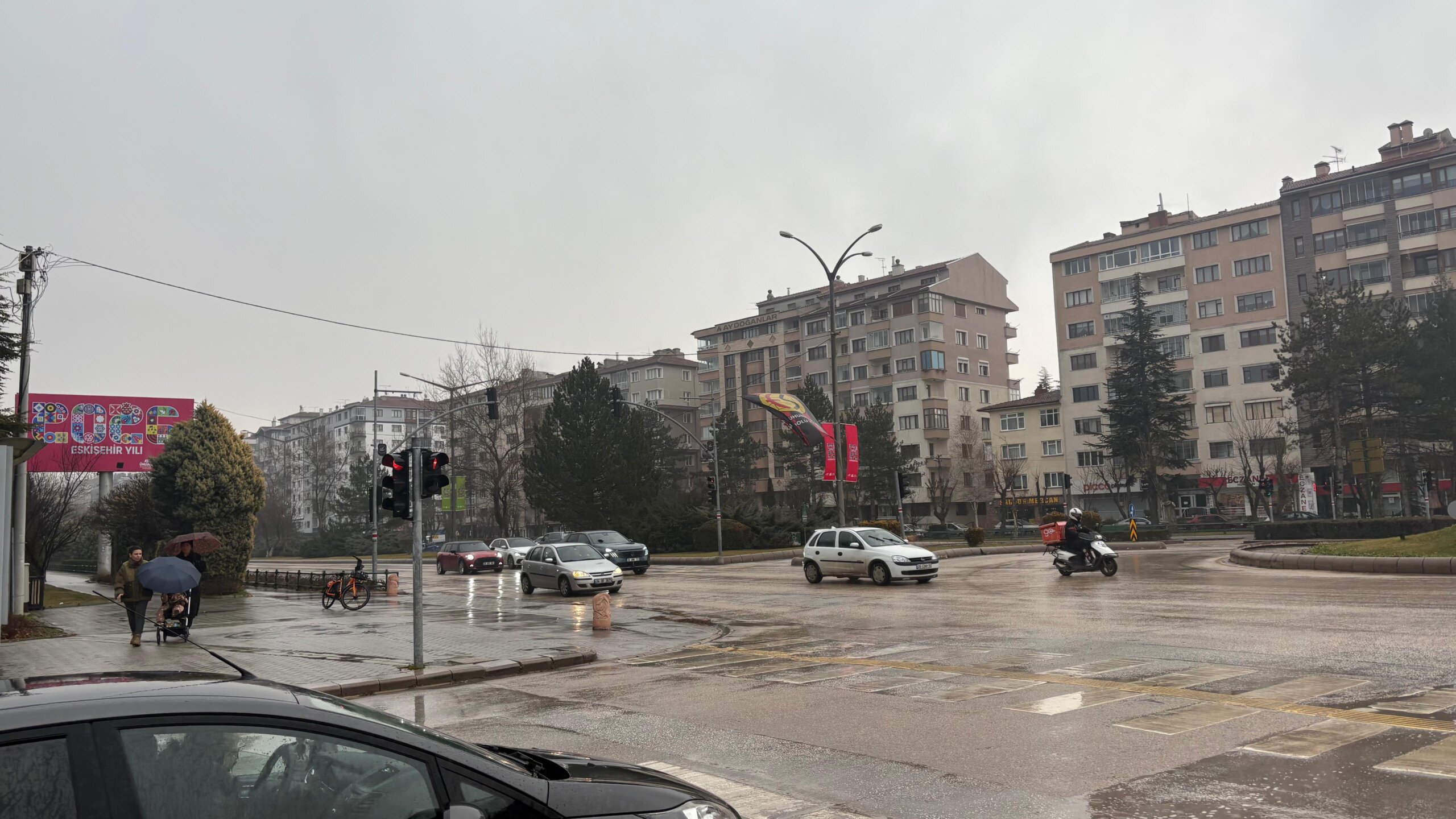 Arabasız Eskişehir uygulaması başladı :Üç bulvar yayalara açıldı