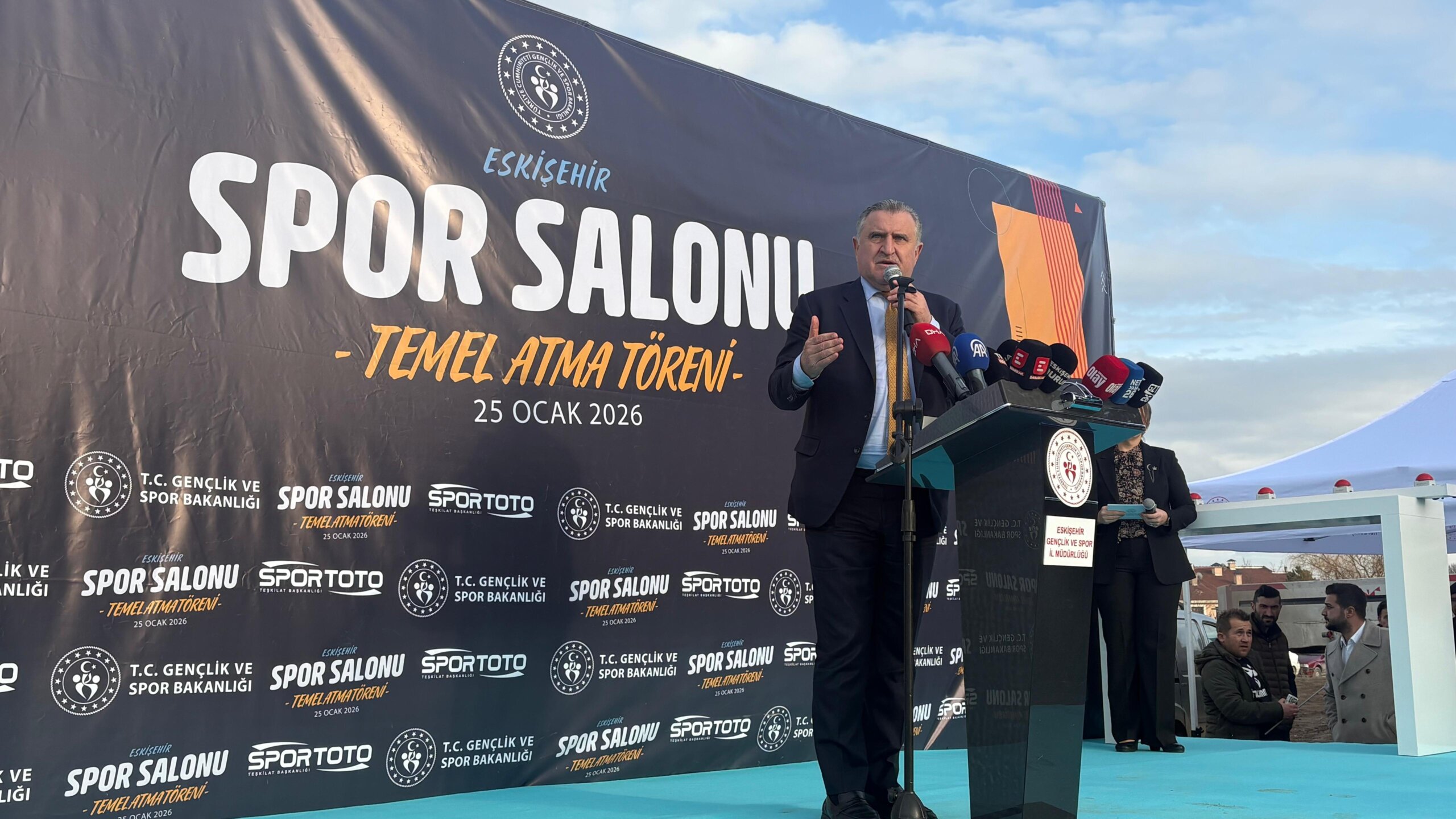 Gençlik ve Spor Bakanı Osman Aşkın Bak Eskişehir’de temel attı: Çankaya Kapalı Spor Salonu için süreç başladı