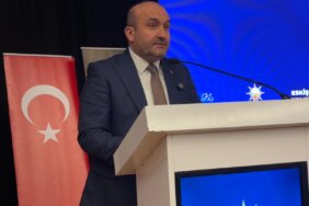 Gürhan Albayrak Bakan Osman Aşkın Bak’a Eskişehirspor Müzesi talebinde bulundu