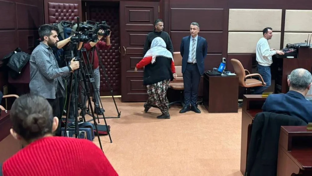 Eskişehir Büyükşehir Meclisi’nde Yeşiltepe gerginliği: Zeynep Güneş Akgün salonu terk etti