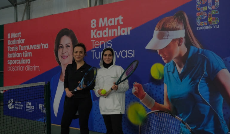 Büyükşehir’den 8 mart’a özel tenis turnuvası 1 8 mart’a özel teni̇s turnuvasi büyük bi̇r heyecanla başladi (1)