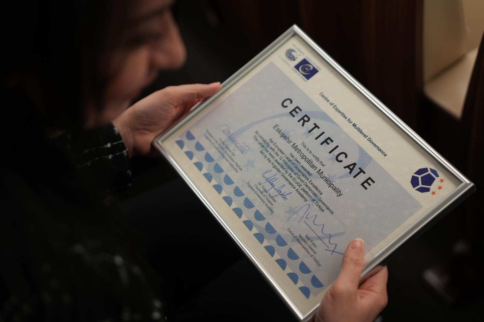 BÜYÜKŞEHİR BELEDİYESİNE AVRUPA’DAN ÜST ÜSTE 3’ÜNCÜ KEZ YÖNETİŞİM ÖDÜLÜ (1)