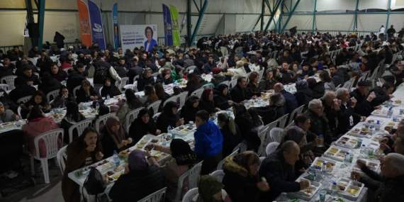 Ayşe ünlüce i̇nönü’de vatandaşlarla aynı sofrada buluştu 12 büyükşehi̇r ramazan bereketi̇ni̇ paylaşmaya devam edi̇yor (12)