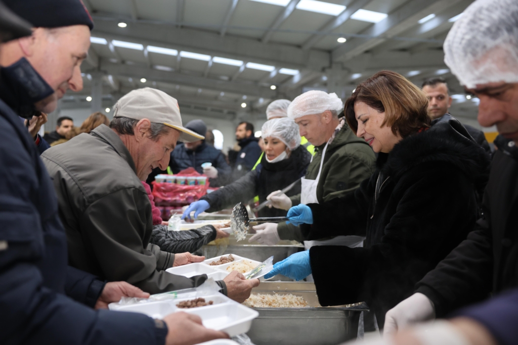 Büyükşehir’den mahmudiye’de iftar buluşması 1 buyuksehirin iftar sofrasi mahmudiyede kuruldu 8