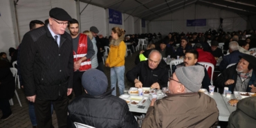 Başkan kurt, ramazan’ın i̇lk i̇ftarında büyükdere’de vatandaşlarla buluştu 145 başkan kurt ramazan’ın ilk iftarında büyükdere’de vatandaşlarla buluştu (3)