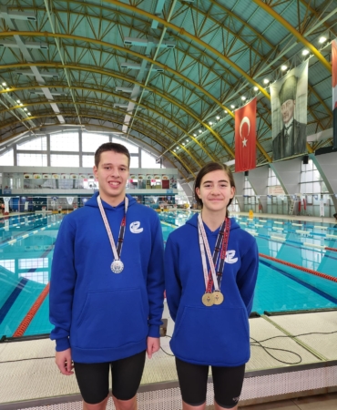 eski̇şehi̇r büyükşehi̇r spor kulübü sporculari mi̇lli̇ takim i̇çi̇n kulaç atti