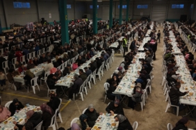 Beylikova’da ramazan bereketi aynı sofrada paylaşıldı 92 gönül sofrasi beyli̇kova’da kuruldu (17)