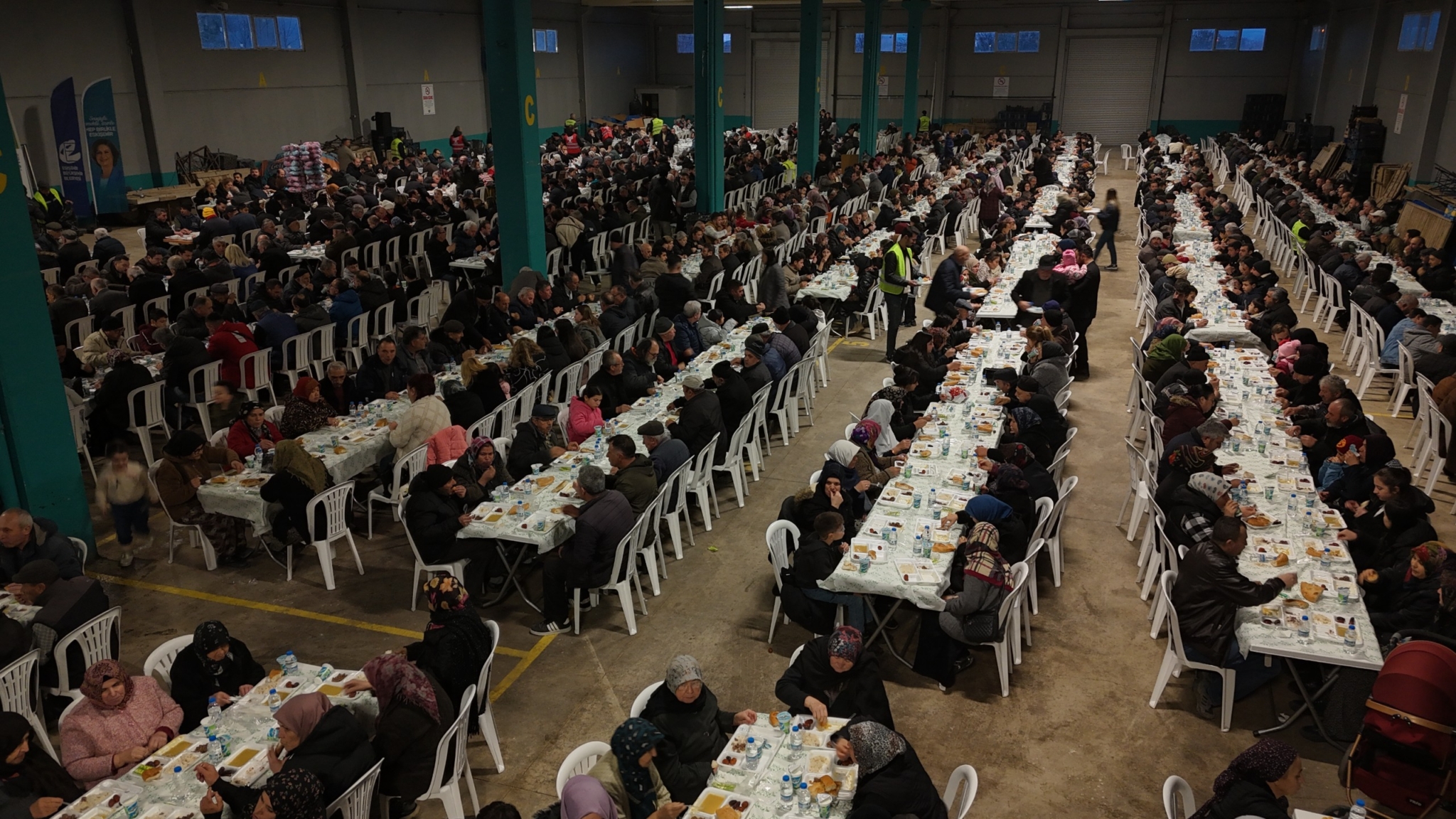 Beylikova’da ramazan bereketi aynı sofrada paylaşıldı 20 gönül sofrasi beyli̇kova’da kuruldu (17)