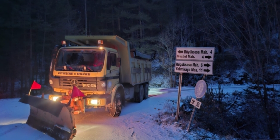 Kar ve buzlanmaya karşı mihalıççık’ta yoğun çalışma 15 mi̇haliççik’ta karla mücadele (4)