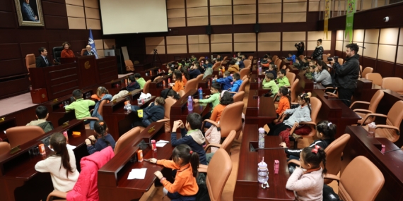 mi̇ni̇k öğrenci̇lerden başkan ünlüce’ye anlamli zi̇yaret (1)