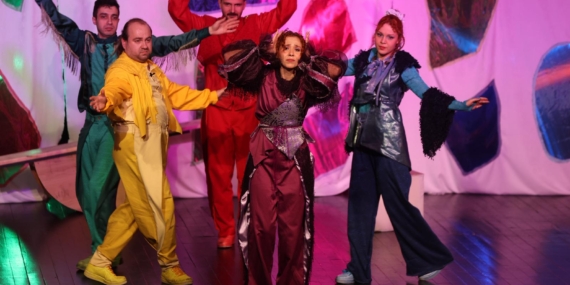 “i̇çindeki renk” minik seyircilerle buluştu 11 odunpazarı belediye tiyatrosu’ndan yeni çocuk oyunu (5)