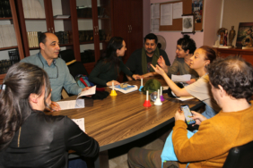 şehi̇r ti̇yatrolarindan mi̇ni̇k i̇zleyi̇ci̇leri̇ i̇çi̇n yeni̇ oyun “rüzgârda savrulan yapraklar” (3)