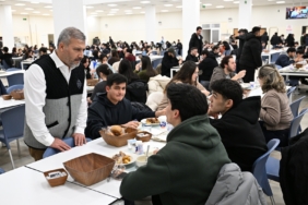 Anadolu üniversitesi'nde ilk iftar heyecanı yaşandı 119 whatsapp image 2026-02-19 at 20.18.48 (1)