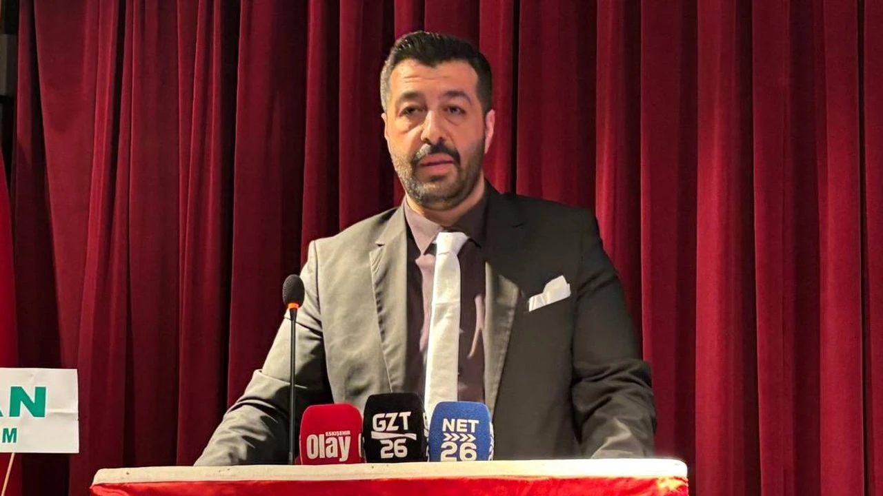 Akın Yüksel: “Ben bu odayı koltuk için değil, esnaf için yönettim”