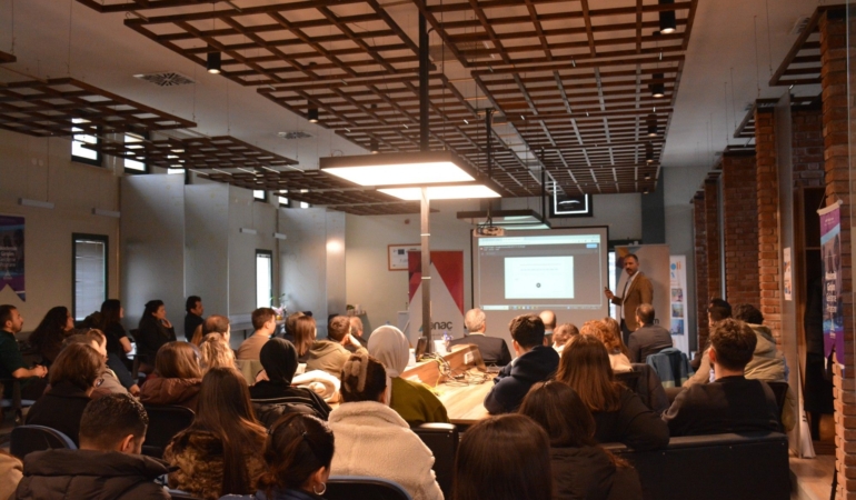 Anadolu üniversitesinde yapay zekânın akademideki geleceği ve kullanım alanları masaya yatırıldı 24 anadolu-universitesi-yapay-zeka-ve-akademi-konferansi-ozer-celik-erkan-erdemir