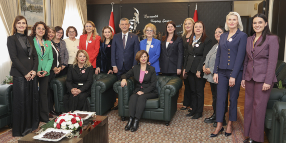 ayse-unluce-anitkabir-ziyareti-turk-medeni-kanunu-100-yili