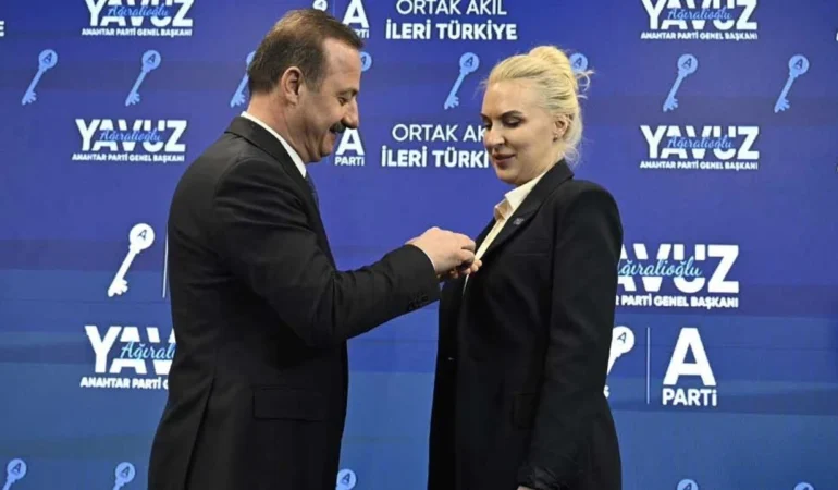 Merve kır müftüoğlu anahtar parti’ye katıldı 23 chpden-istifa-ederek-anahtar-partiye-gecen-merve-kir-muftuogluya-onemli-gorev