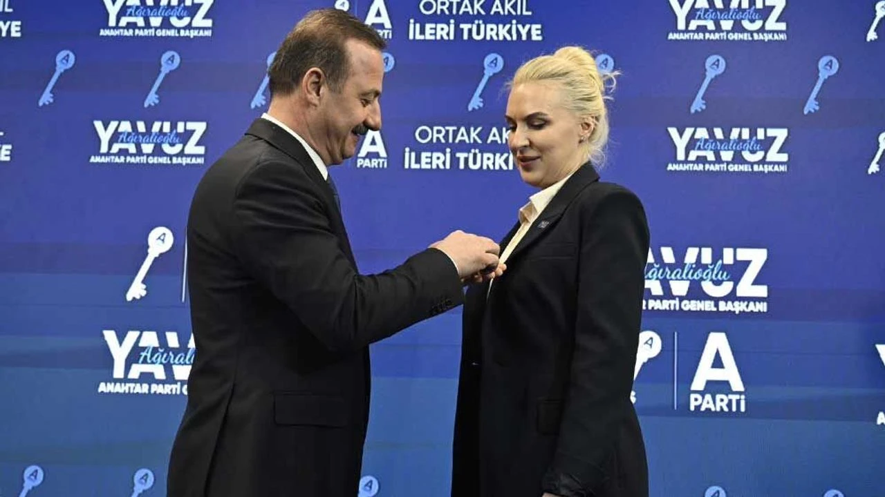 chpden-istifa-ederek-anahtar-partiye-gecen-merve-kir-muftuogluya-onemli-gorev