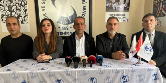 Deniz topkan eskişehir’de konuştu 10 deniz-topkan-eskisehirde-konustu-saglik-emekcileri-ciddi-sorunlarla-karsi-karsiya-kaliyor