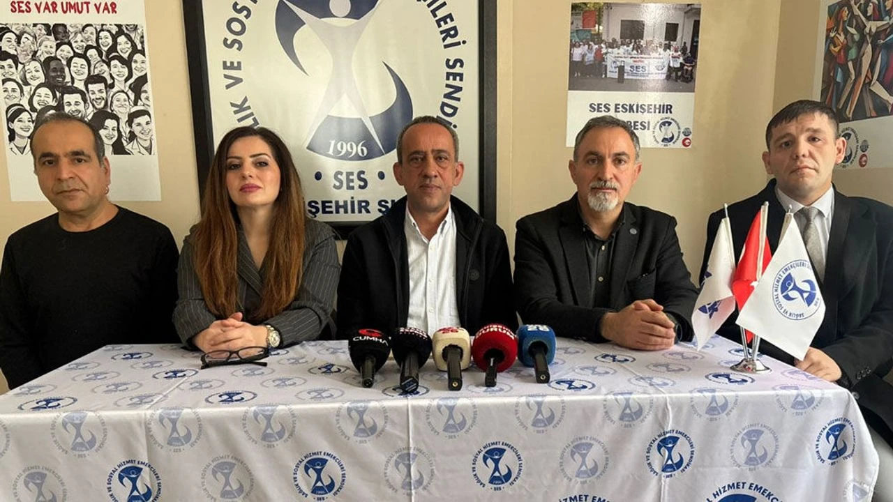 deniz-topkan-eskisehirde-konustu-saglik-emekcileri-ciddi-sorunlarla-karsi-karsiya-kaliyor