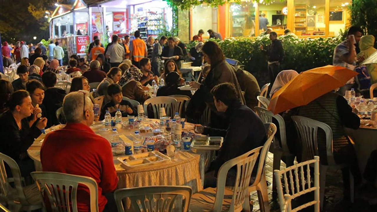 eskisehir-buyuksehir-belediyesi-iftar-programlarini-ilan-etti