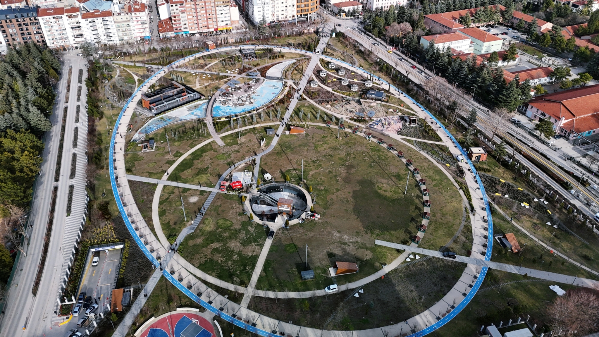 Eskişehir millet bahçesi’nde bahar seferberliği: 10 bin yeni bitki toprakla buluşuyor 1 eskisehir-millet-bahcesi-yenileme-ve-peyzaj-calismalari-2026