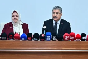 eskisehirde-10-yeni-ambulans-ve-mobil-merkez-hizmete-alindi-vali-erdinc-yilmaz-aciklama-yapti