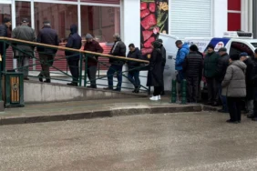 eskisehirde-soguk-ve-yagmura-ragmen-ucuz-et-icin-uzun-kuyruklar-olustu