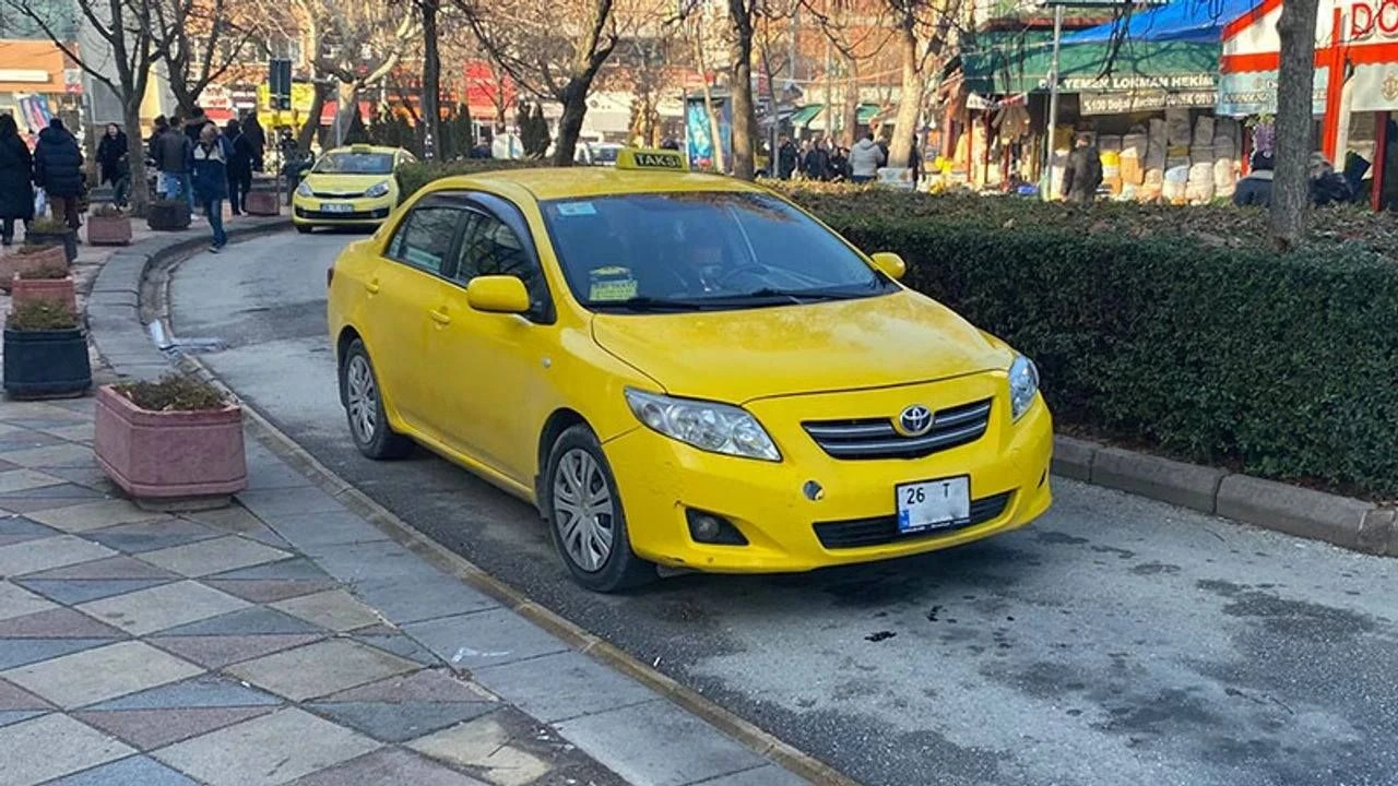 Yağışlı günler Eskişehir’de o mesleğin yüzünü güldürüyor 5 eskisehirde-taksi-plakalari-ile-alakali-onemli-gelisme