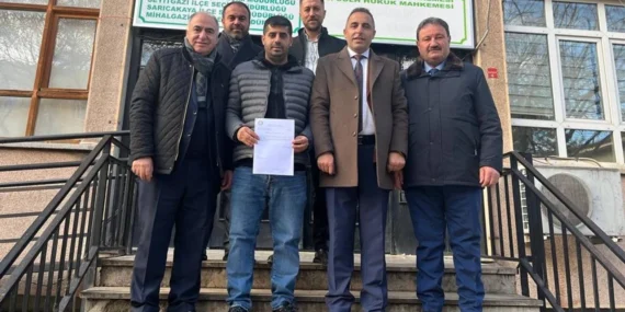 Hazır Elbiseciler Esnaf Odası’nın yeni başkanı mazbatasını aldı