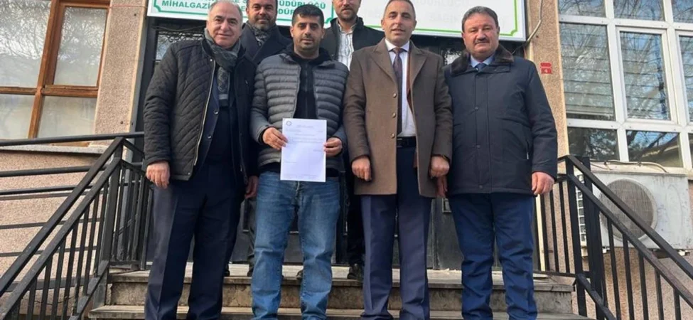 Hazır Elbiseciler Esnaf Odası’nın yeni başkanı mazbatasını aldı