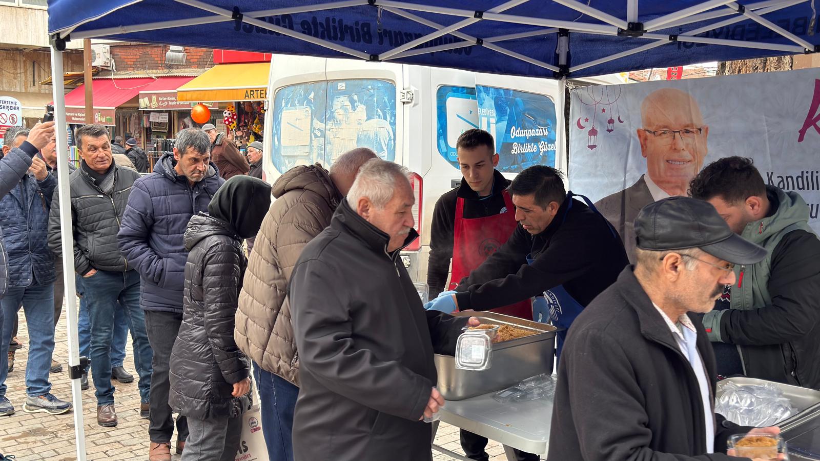 Odunpazarı’nda Berat Kandili Bereketi: 5 noktada helva ikramı