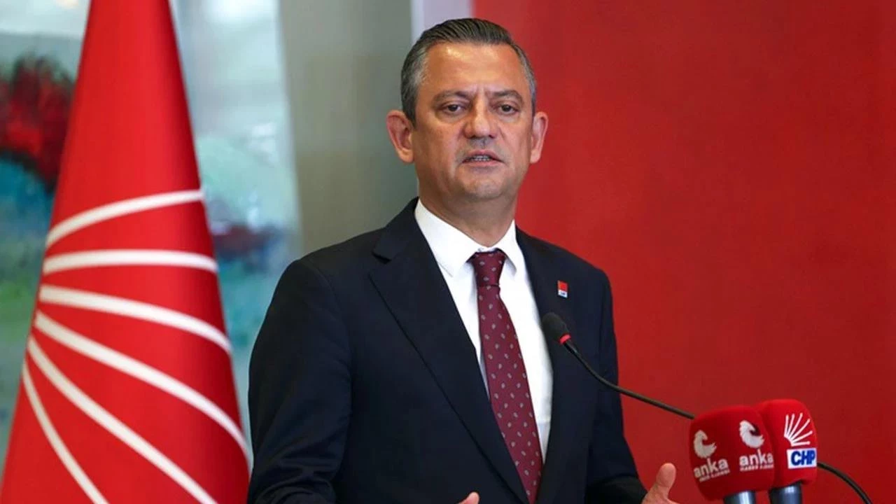 ozgur-ozelden-mucadele-mesaji-guzel-gunlerin-gelmesi-icin-secimleri-kazanmak-lazim-dhw3