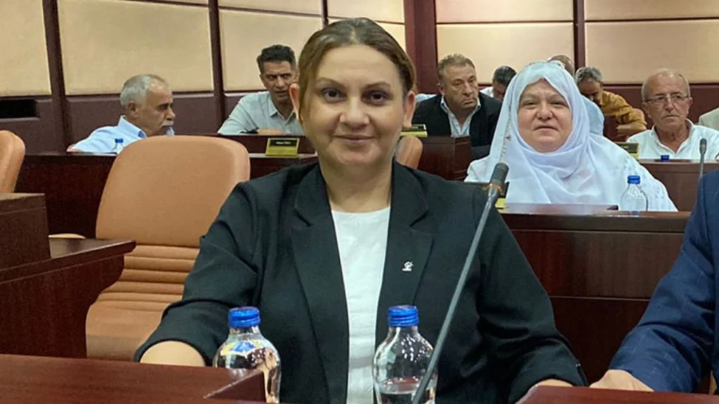 Özlem Ünalır: “Tıkır tıkır işleyen belediyeleri batırdınız”