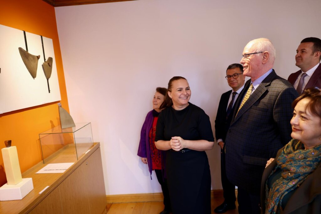 Şehrin Ateşi Seramik Galerisi’nde 10. Sergi: Gökçe Uysal Başer’den “Sınırlar”