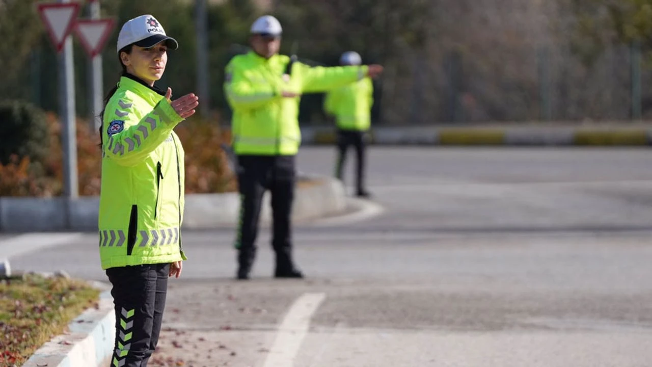 Eskişehir’de geniş kapsamlı trafik denetimi gerçekleştirildi 13 trafik-polisi-eskisehir-denetim