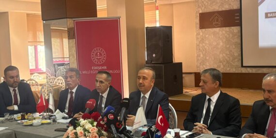 Sinan Aydın: “Eskişehir’imizin eğitimini daha ileriye taşımak için sürekli çalışıyoruz”