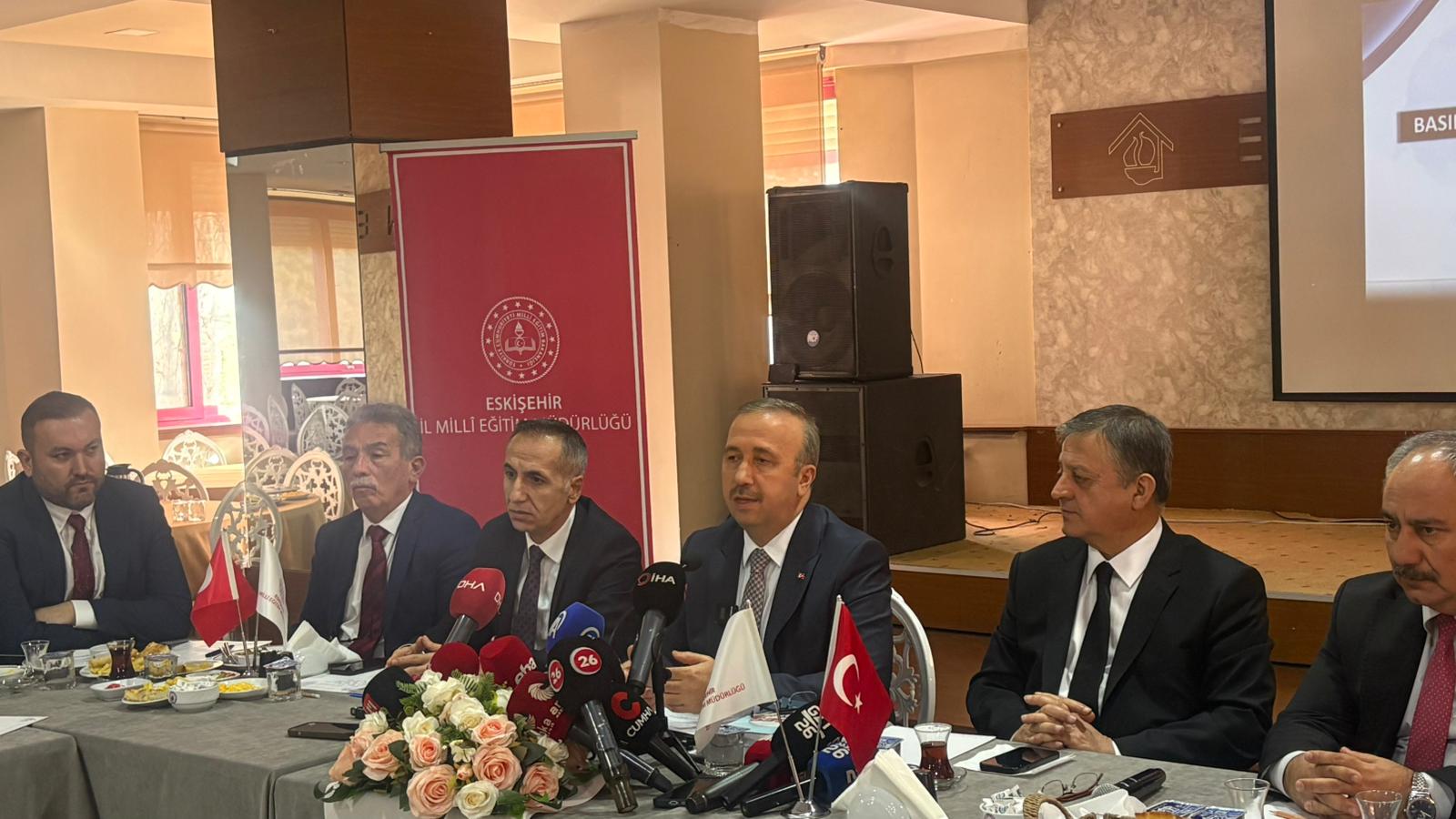 Sinan Aydın: “Eskişehir’imizin eğitimini daha ileriye taşımak için sürekli çalışıyoruz”